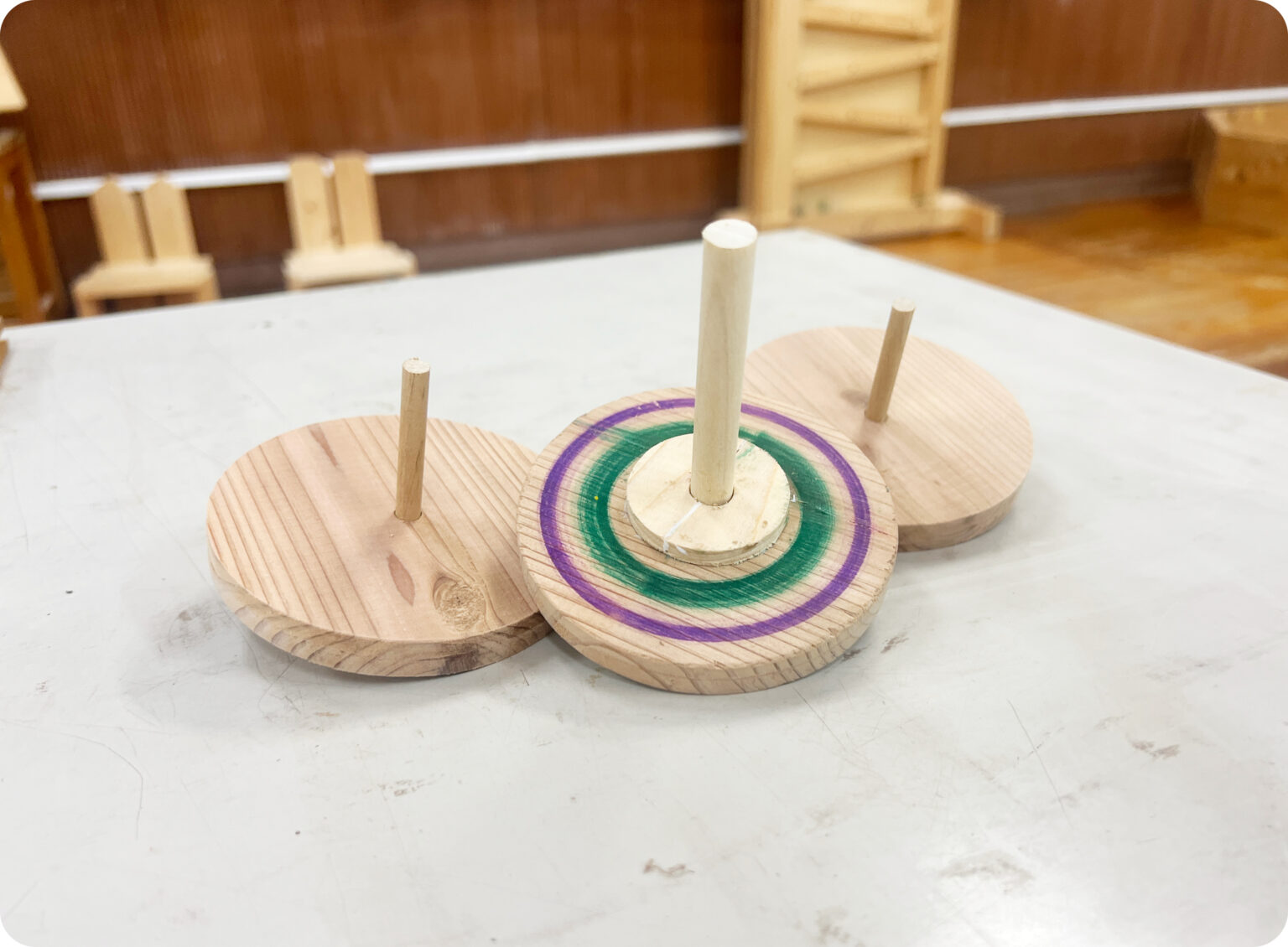 Little Tree~木工作の小さな体験プロジェクト「木の手回し独楽(コマ)をつくろう!」 (3歳〜小学生対象) – まちなかの森 もっくる